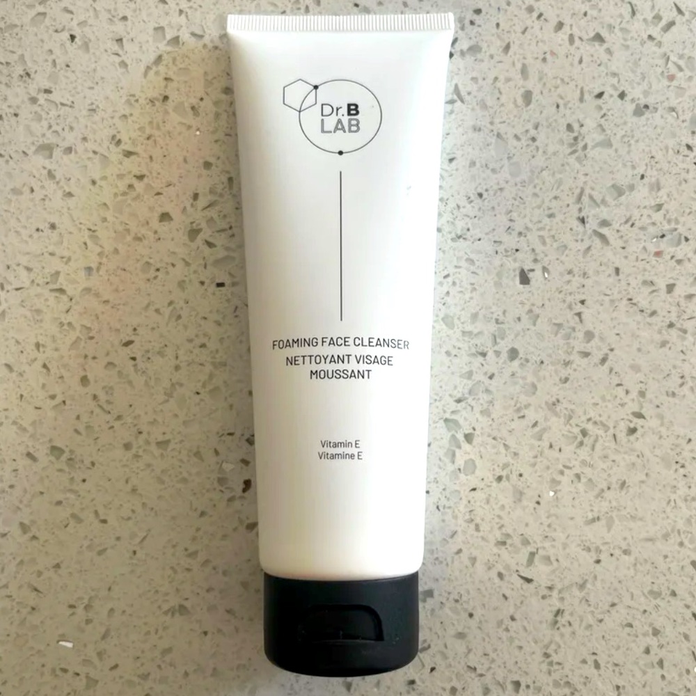 DR. BRANDT SKINCARE Foaming Face Cleanser